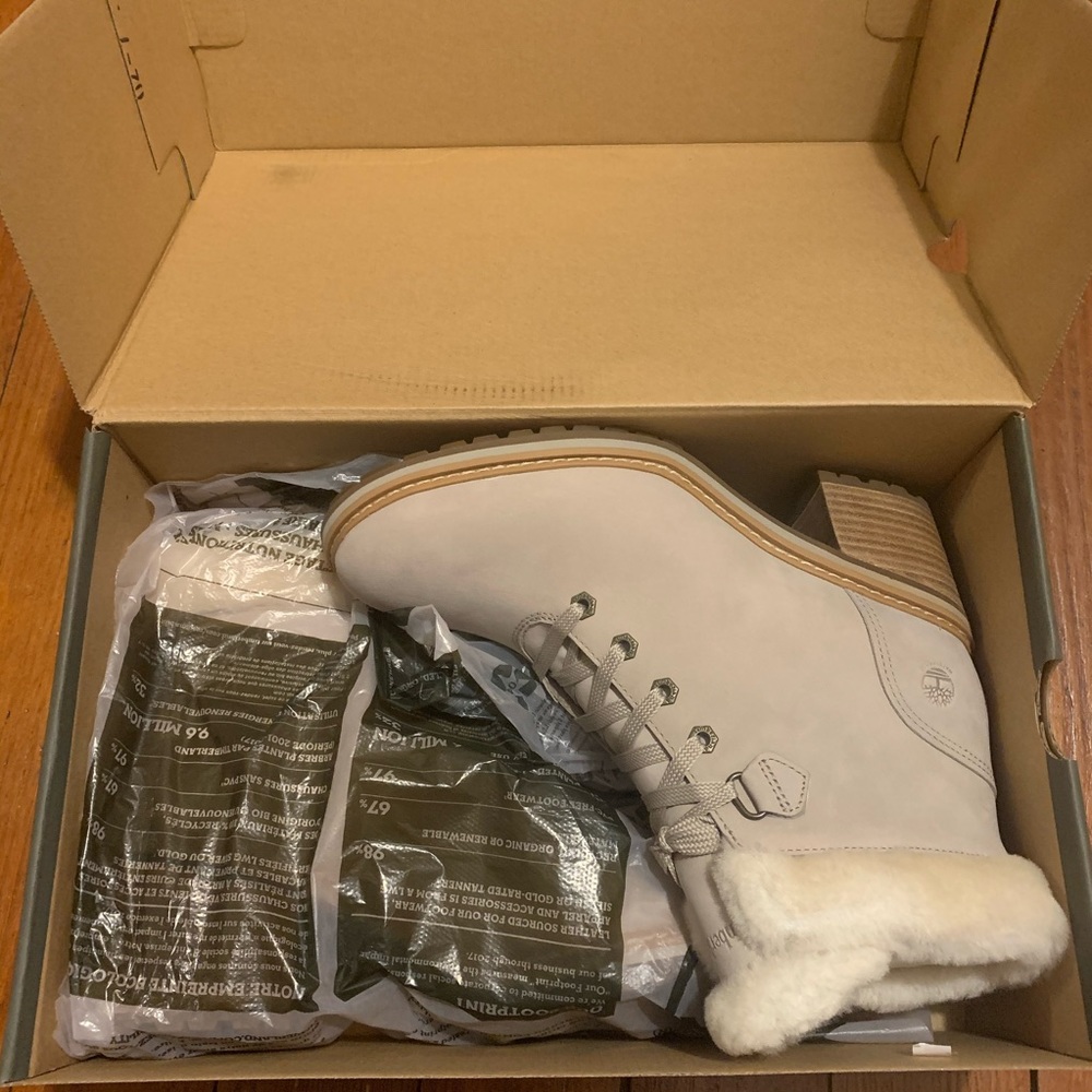 Women’s Timberlands NWT